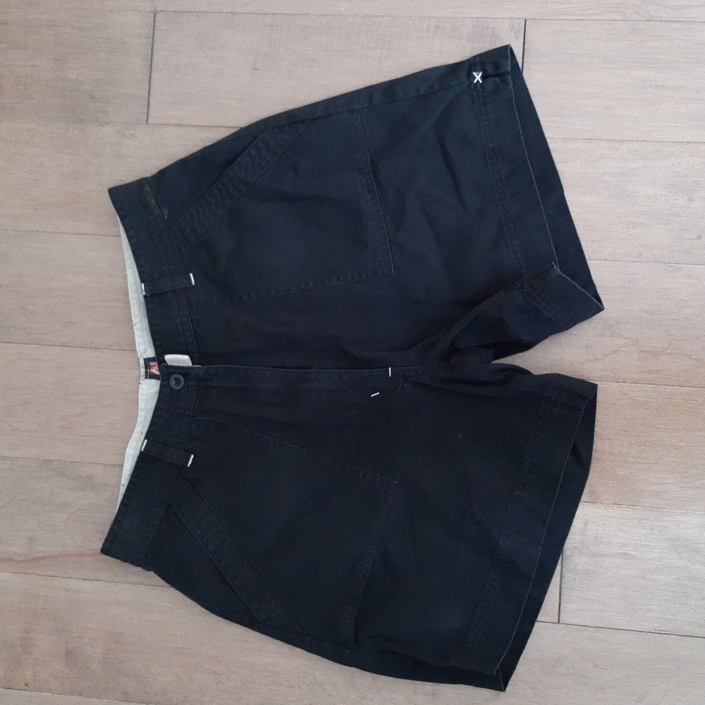 2/25$***Vintage black bermuda